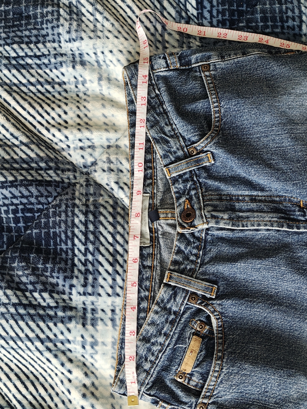 Vintage Tommy Hilfiger Jeans in  Medium Blue Wash - Picture 10 of 12